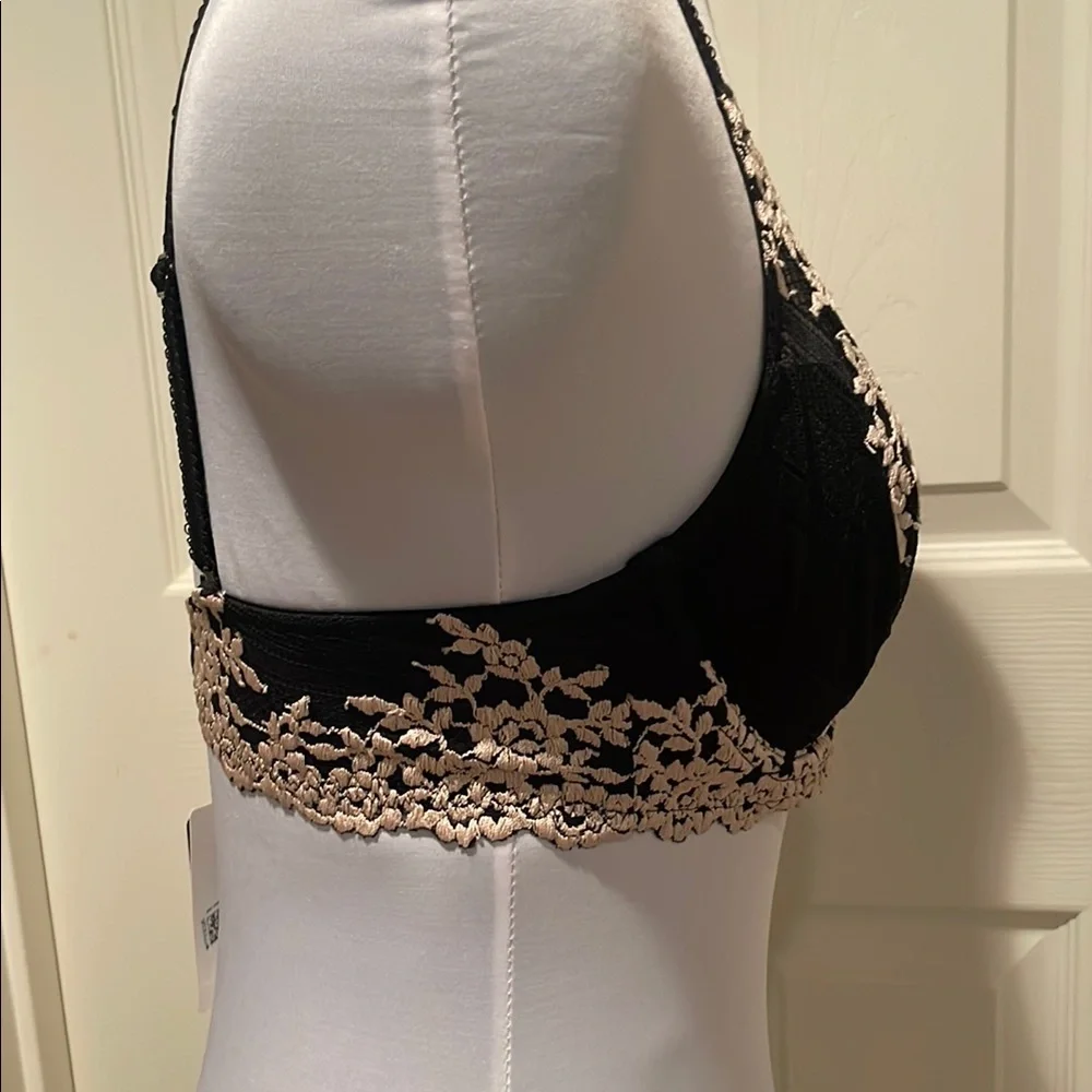 Wacoal Black and Cream Lace Full-Coverage Bra - Picture 5 of 7